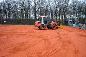 Renovatie gravel tennisbaan Tennis Totaal